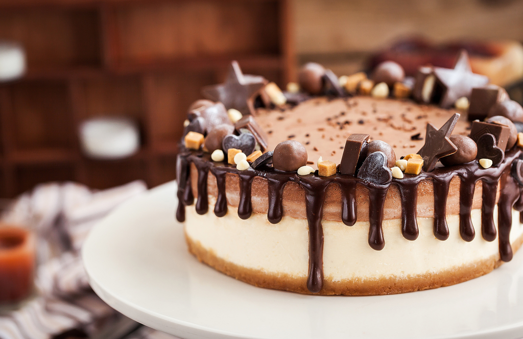 Шоколадна глазур для торта – кращі способи покриття десерту